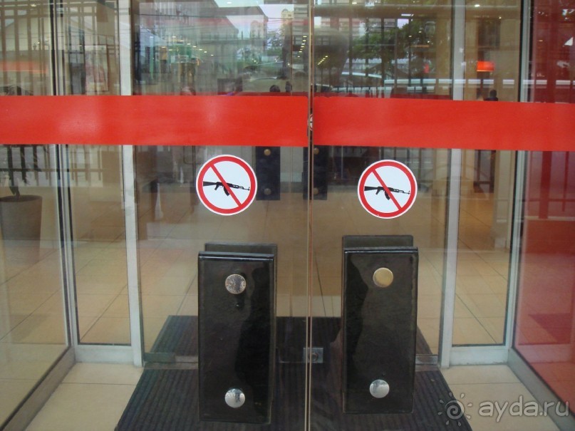 Вход в отель