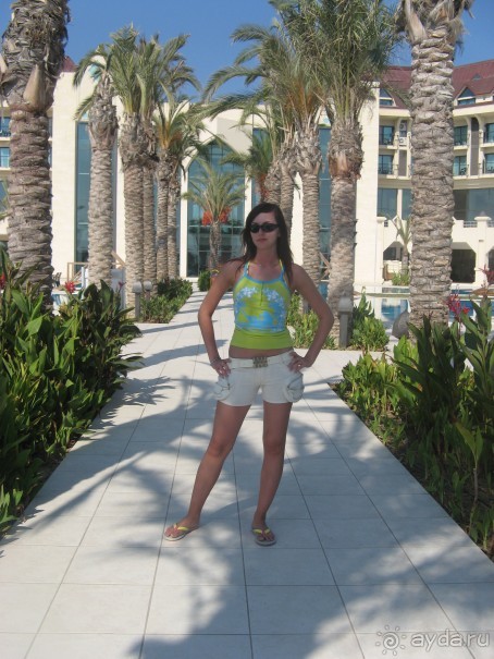 я на АЛЛЕЕ отеля