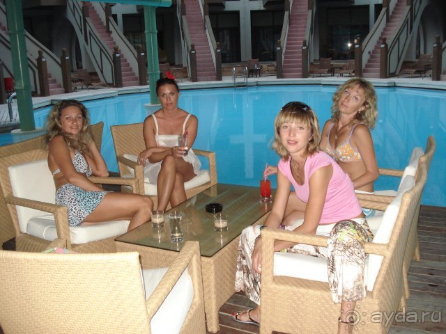 Внутренний бассейн отеля