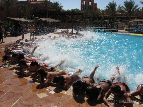 Игры в бассейне (Pool games)