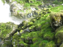 у подножья водопада