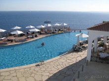 Бассейн у главного ресторана