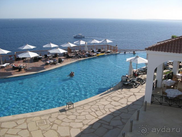 Бассейн у главного ресторана