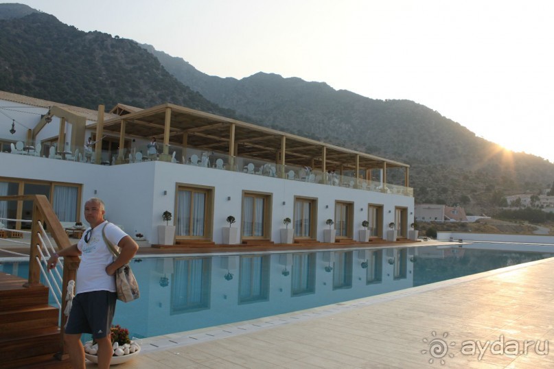 Новый неплохой отель в стиле Mitsis