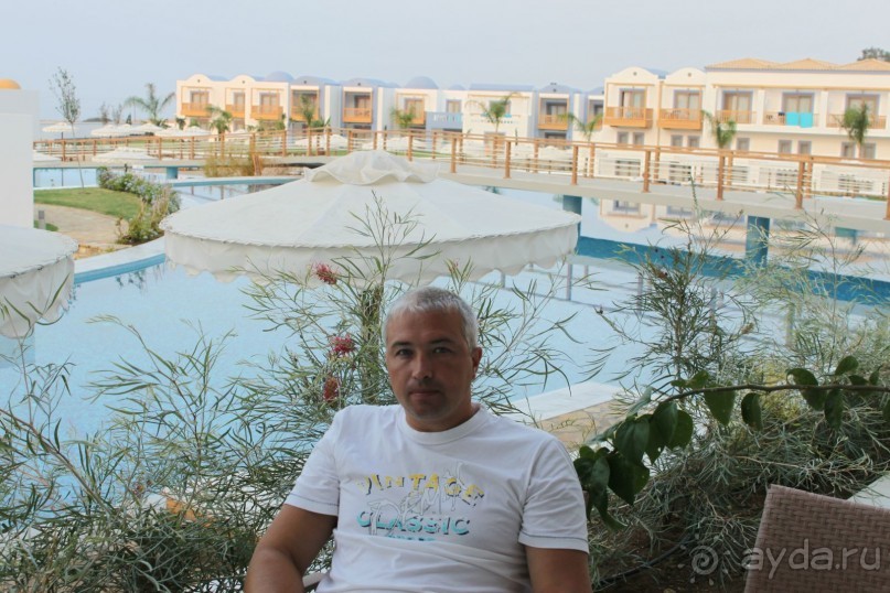 Новый неплохой отель в стиле Mitsis