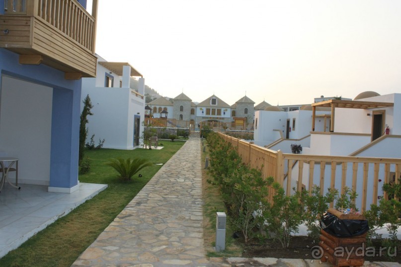 Новый неплохой отель в стиле Mitsis