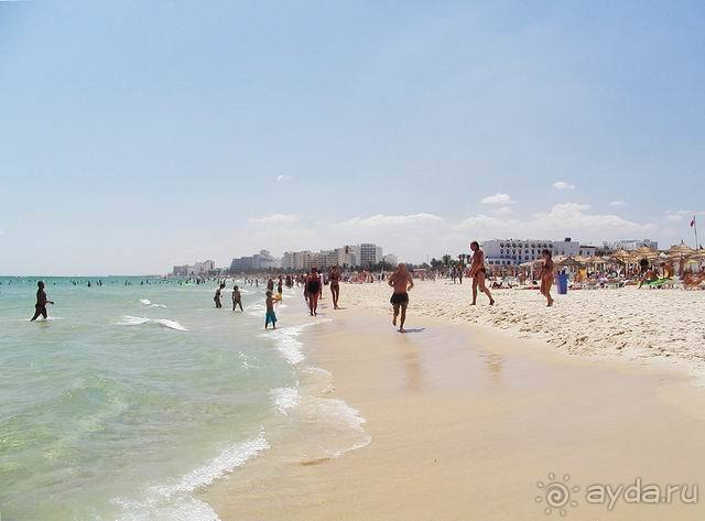 Чистый песочек на пляже.