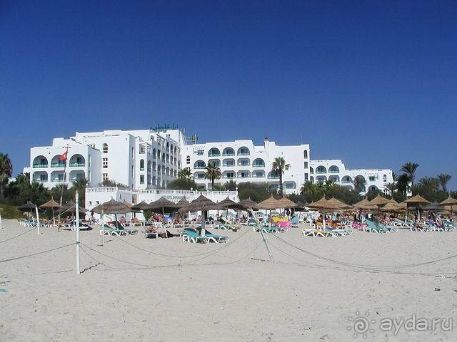 Выход из отеля прямо на пляж!