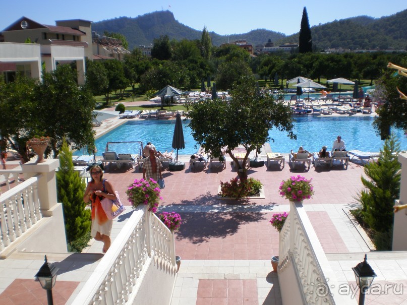 Тянет только на четыре звезды.