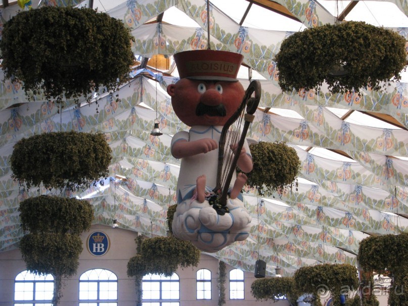 Шатер Hofbräu-Festzelt. 