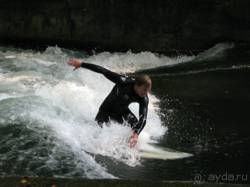 Мюнхен. Английский сад. Соревнования на реке Изар.
