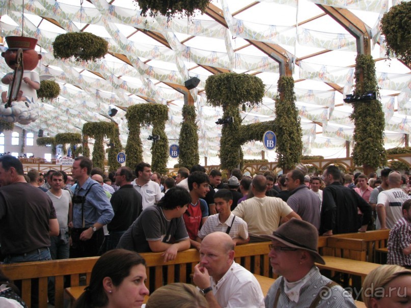 Шатер Hofbräu-Festzelt.
