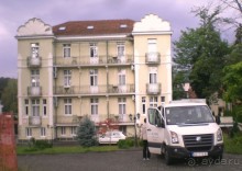 г. Врнячка Баня. Отель "Villa CasaBlanca" и наш микроавтобус