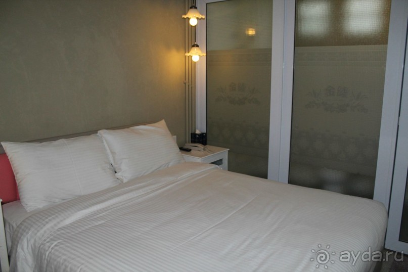 Хороший отель, рядом 2 станции метро!