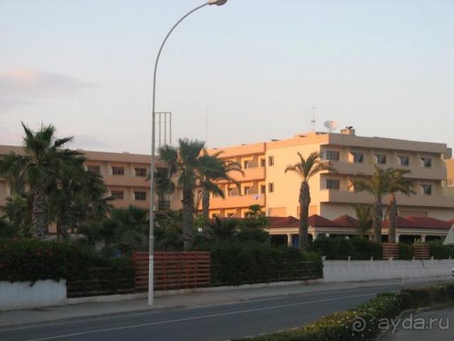 фото Holiday Island Resort