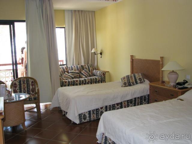 фото Four Seasons Resort at Kuda Huraa