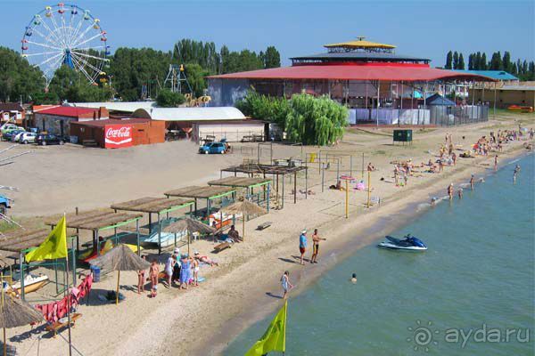 В <a href=/russia/eisk/>Ейске</a> на пляжах можно совмостить пляжный отдых с вечерней жизнью Самая большая дискотека на Азовском море в Ейске фото с <a href=