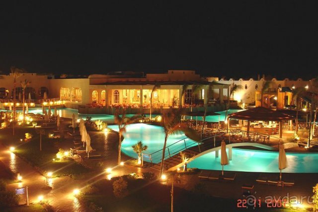 Вечерний вид отеля - вдругую сторону