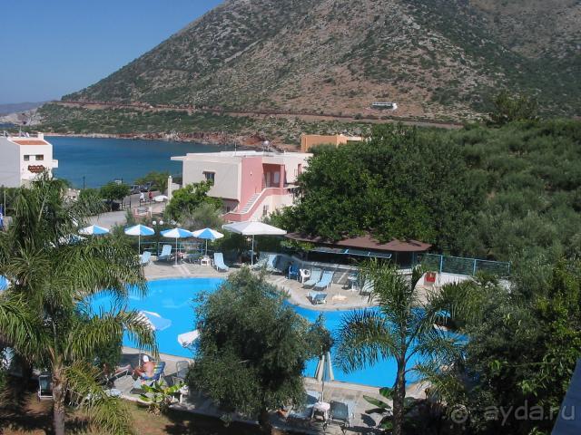 Lisa Mari, вид на бассейн