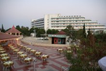 Здесь пьют и танцуют