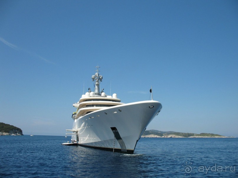 Яхта Абрамовича у острова Антипакси