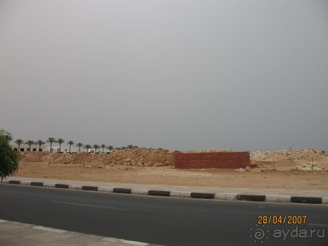 Отель Marmara 4* - пустырь перед отелем