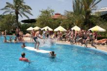 конкурс у бассейна