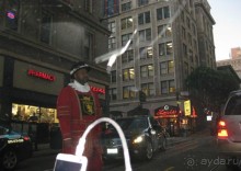 Сан-Франциско-центр- швейцар у отеля