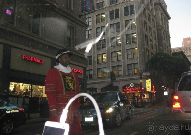 Сан-Франциско-центр- швейцар у отеля