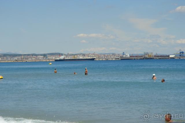 99% русскоговорящей публики и грязное море