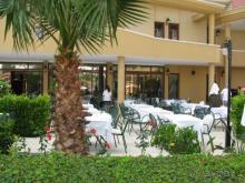 завтрак в саду