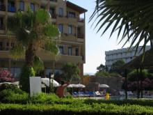 утро возле бассейна