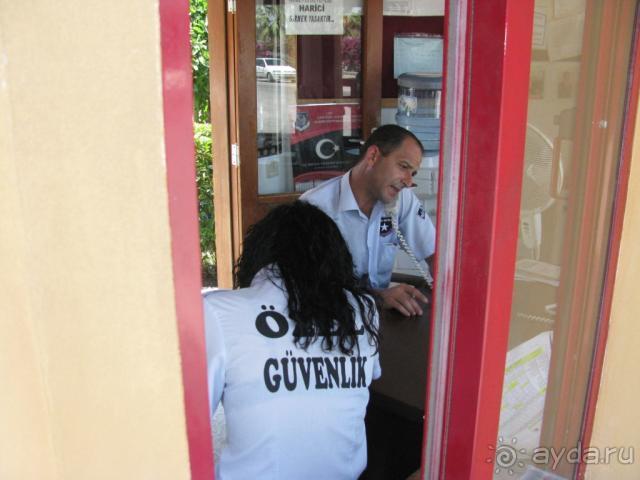 При входе секьюрити