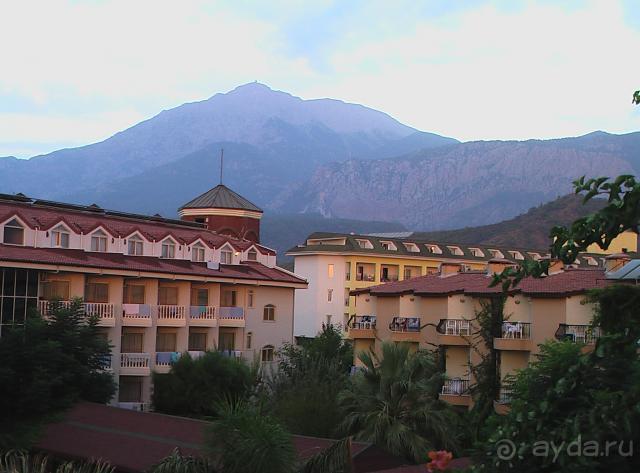 Вид на горы с балкона