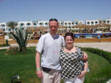 возле бассейна