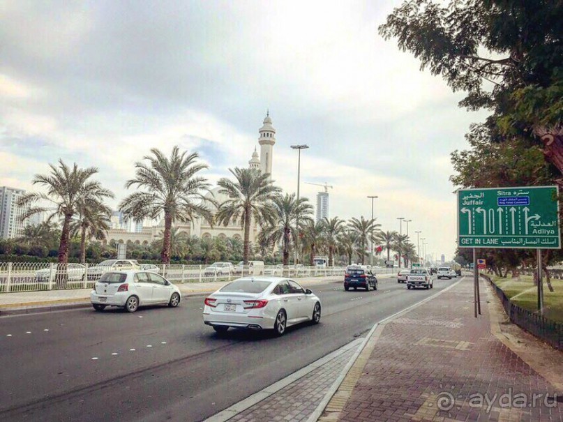 Бахрейн в пол ноги с ребенком