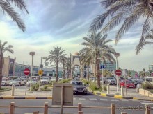 Бахрейн в пол ноги с ребенком