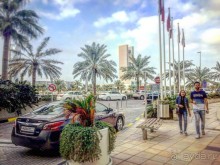 Бахрейн в пол ноги с ребенком