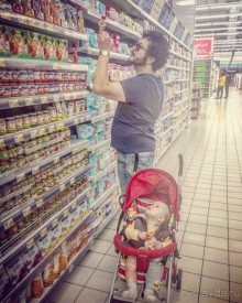 Бахрейн в пол ноги с ребенком