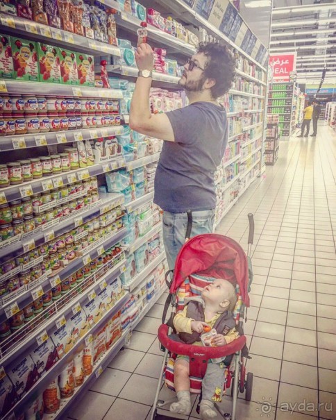 Бахрейн в пол ноги с ребенком