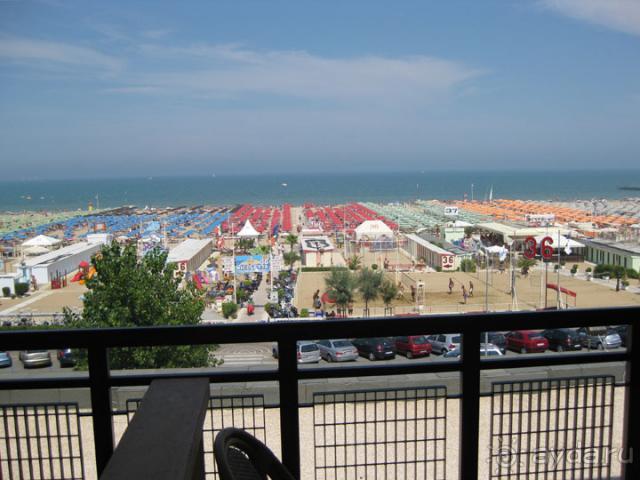 Хорошая 3шка с небольшими минусами..