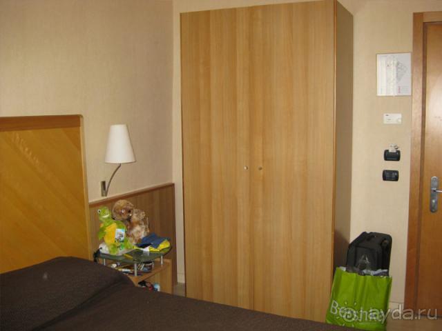 Хорошая 3шка с небольшими минусами..