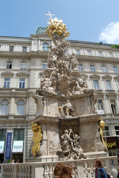 Праздник души и живота + средневековье.