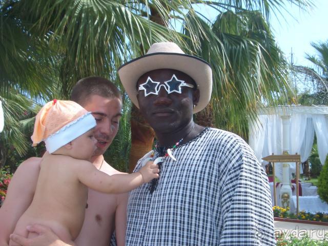 Наши дети очень любят черных дядичек-аниматоров