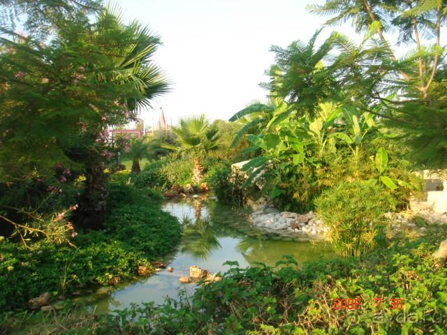  Серенький отель в красивой упаковке.