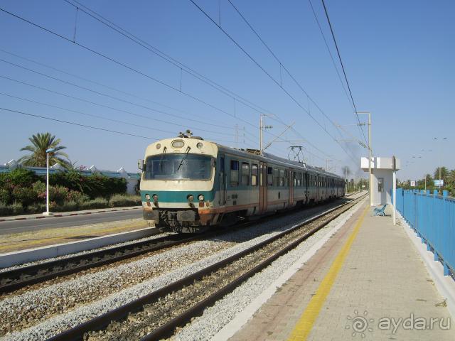 Метро-электричка со станции "Les Hotels" - до нее идти 20 мин в сторону аэропорта, до Монастира ехать 2 остановки, до Сусса подольше, стоит дешево меньше 1 динара.