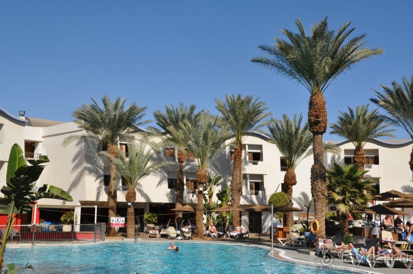 Симпатичный отель с преимуществом в виде ALL Inclusive, который периодически портят группы арабов, п