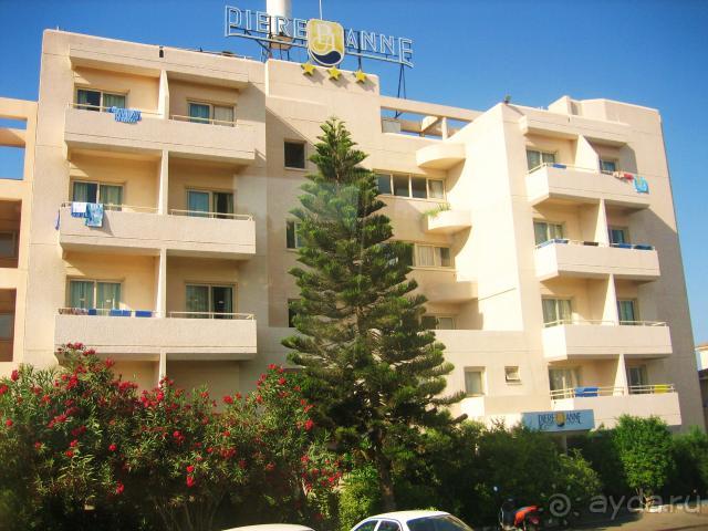 средненький отель, ничем не отличающийся от других