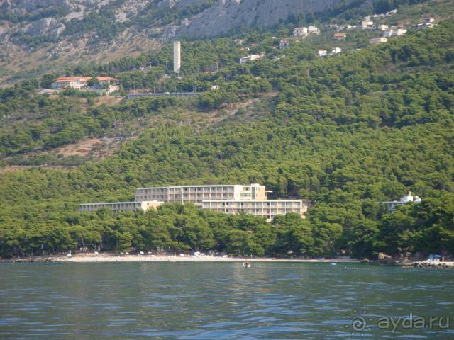 вид на отель с моря