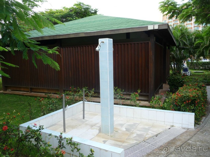 нормальный отель с отличным пляжем